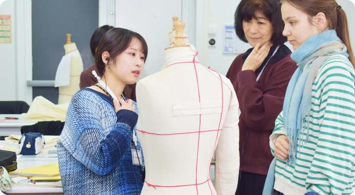 ドレーピング(立体裁断)の授業